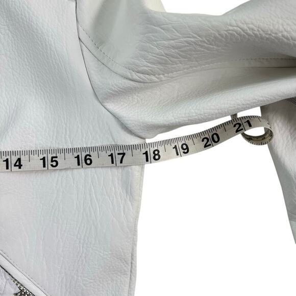 New Women’s BLANKNYC Textured Vegan Leather Moto Jacket with Hood Size XS - Picture 8 of 9